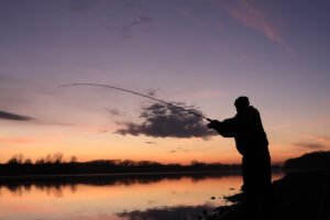 How to Cast a Spinning Reel Fishing Rod Long Distances